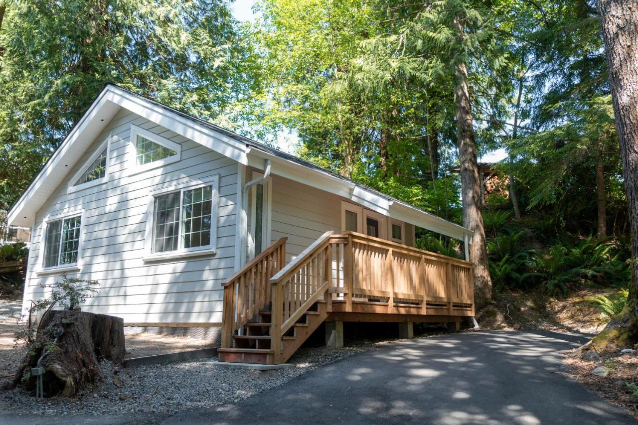 Surfs Inn Guesthouse & Cottages Ucluelet Exterior photo