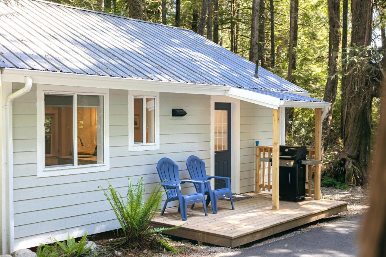 Surfs Inn Guesthouse & Cottages Ucluelet Exterior photo