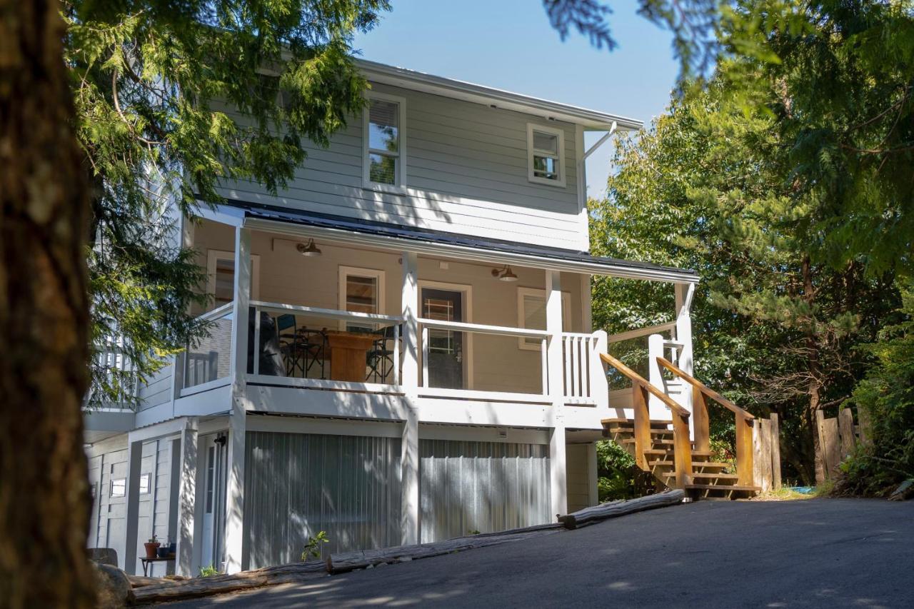 Surfs Inn Guesthouse & Cottages Ucluelet Exterior photo