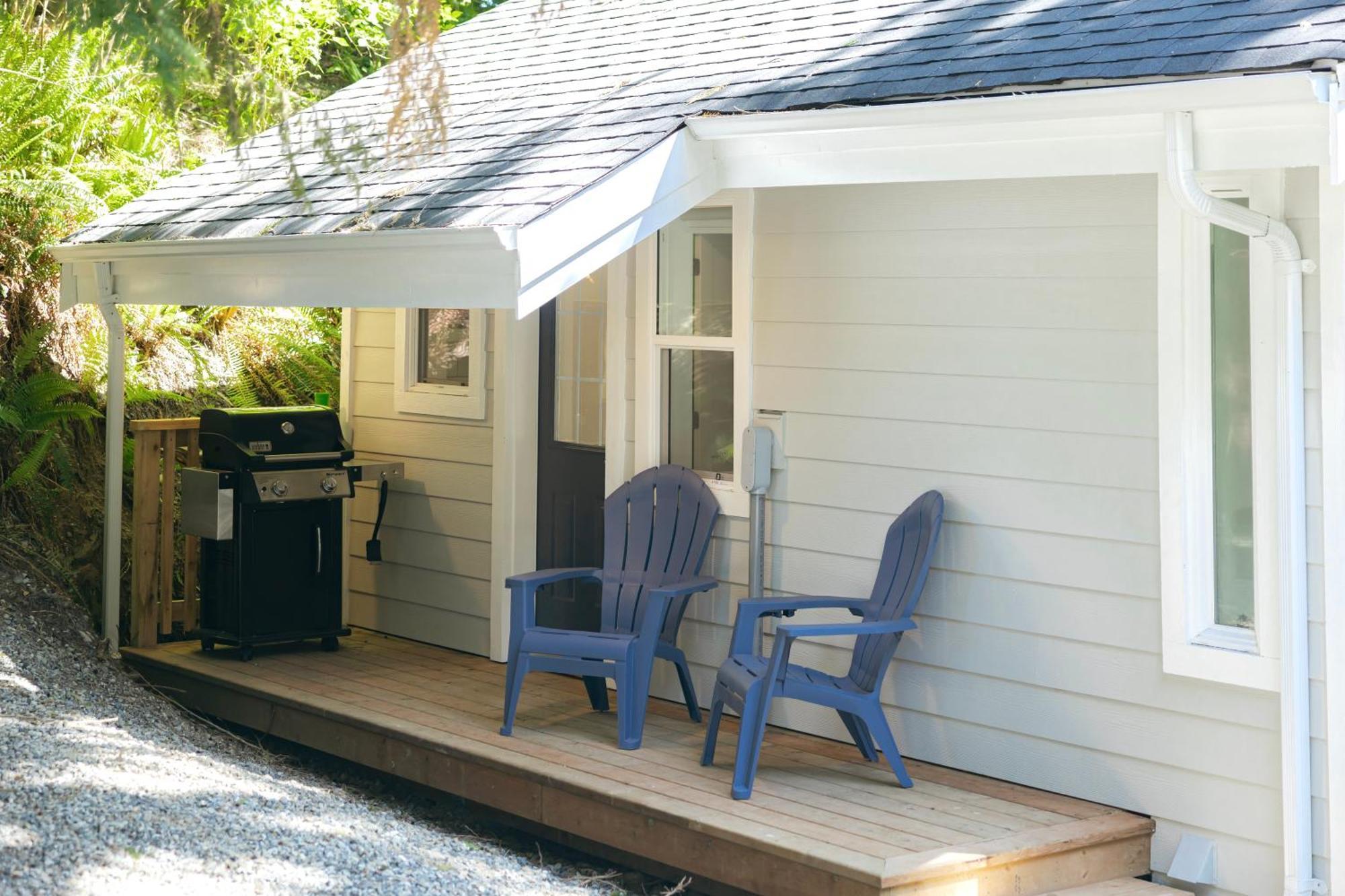 Surfs Inn Guesthouse & Cottages Ucluelet Exterior photo